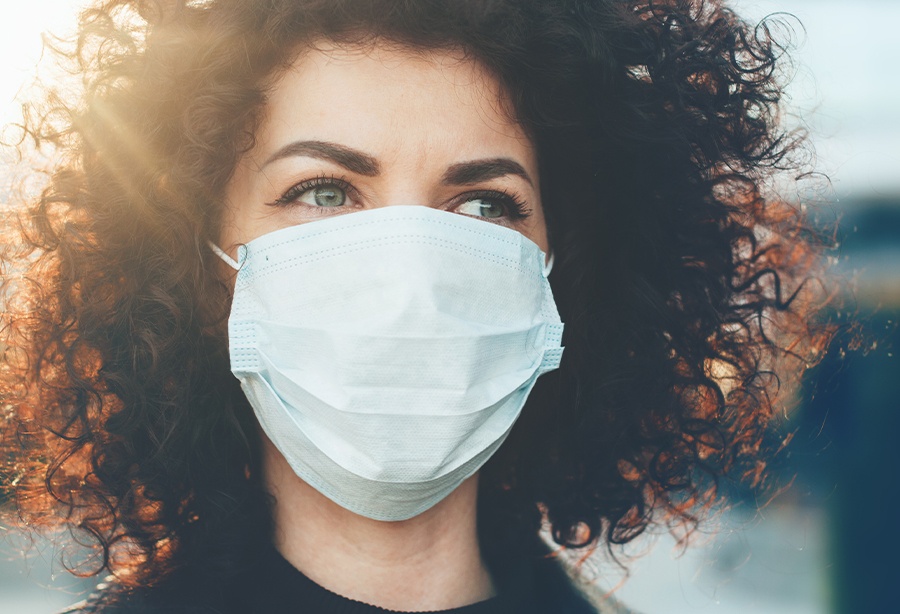 Woman wearing a protective face mask